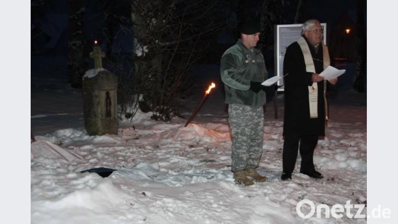 Der im Februar 2020 verstorbene Monsignore Karl Wohlgut (rechts), hier mit einem amerikanischen Militärgeistlichen, gestaltete all die Jahre die Barbarafeiern der Bundeswehr und blickte auf die Geschichte der Barbara-Tradition zurück. Archivbild: mor