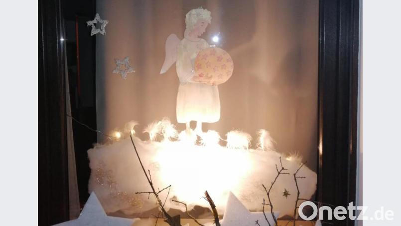 Eines der Adventsfenster in Waldsassen. Bild: Monika Mittereder/exb