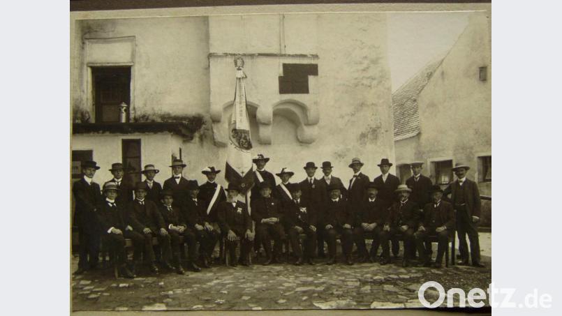 1910 wurde das 50-Jährige der Hirschauer Kolpingsfamilie groß gefeiert. Stolz stellten sich die Mitglieder damals zum Gruppenbild auf. Bild: u