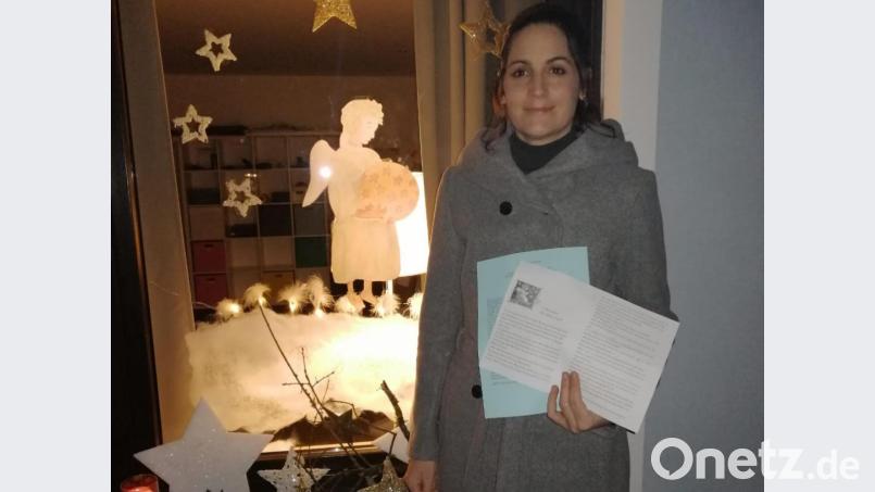 Die ersten Fenster der beiden Touren haben Marion Schwientek (Bild) und Ulrike Kraus gestaltet. Bild: Monika Mittereder/exb