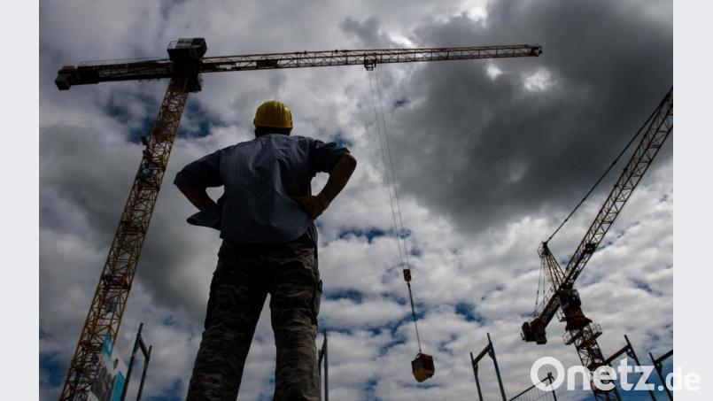 Über dem Arbeitsmarkt in der Region Oberviechtach hängen keine dunklen Wolken. Dieser zeigt sich in der Corona-Pandemie relativ robust, informierte die Agentur für Arbeit in ihrem aktuellen Bericht. Symbolbild: Daniel Bockwoldt/dpa