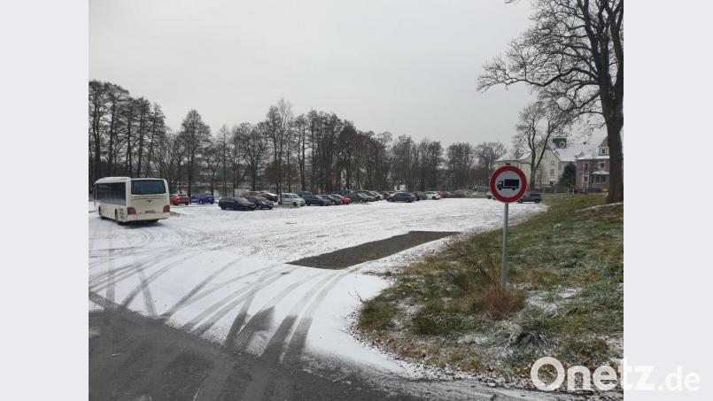 Im Jahresantrag für das Bund-Länder-Städtebauförderungsprogramm stehen auch Kosten für den Parkplatz am Landratsamt. Mit rund 0,8 Millionen Euro will sich die Stadt an dem Ausbau beteiligen, der Anteil der förderfähigen Kosten beträgt 530.000 Euro. Dafür &quot;erhält&quot; die Stadt 75 der 100 Stellplätze und die Fläche bleibt ein öffentlicher Parkplatz. Bild: ws
