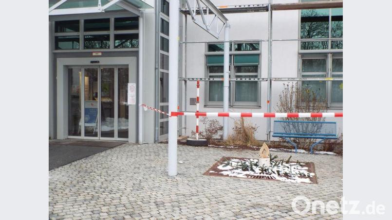 Die St.-Johannes-Klinik in Auerbach ist im Lockdown: weder Besuche noch Patientenaufnahmen. Grund ist ein Ansteigen der Infektionszahlen auch hier. Bild: Sonja Müller