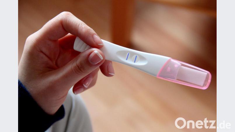 Weil sie einen Schwangerschaftstest in einem Amberger Drogeriemarkt klaute, muss sich eine junge Frau jetzt verantworten. Symbolbild: Mascha Brichta/dpa