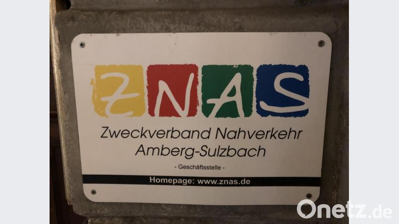 Die Gemeinde Ensdorf hat die Bushaltestelle am Kindergarten barrierefrei ausgebaut. Dafür bekommt sie einen Zuschuss vom Zweckverband Nahverkehr. Bild: eik