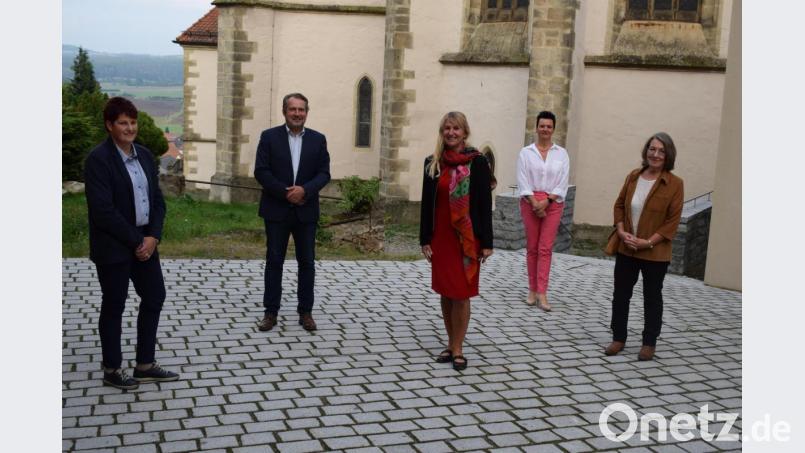 Bürgermeister Frank Zeitler gab den ehrenamtlichen Beauftragten der Stadt Nabburg Gelegenheit ihre Vorstellungen dem Stadtrat zu unterbreiten. Es sind dies von links: Inklusionsbeauftragte Kerstin Ehemann, Jugendbeauftragte Heidi Eckl, Familienbeauftragte Ines Renner und Integrationsbeauftragte Dagmar Lihring. Bild: bnr