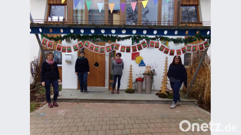Zum Gründungs-Inventar des Kindergartens St. Elisabeth in Erbendorf gehören (von links) Renate Rupprecht, Doris Hofmann, Martina Zenker und Waltraud Scherer. Zusammen sind sie seit 100 Jahren für die Mädchen und Buben da. Bild: fks