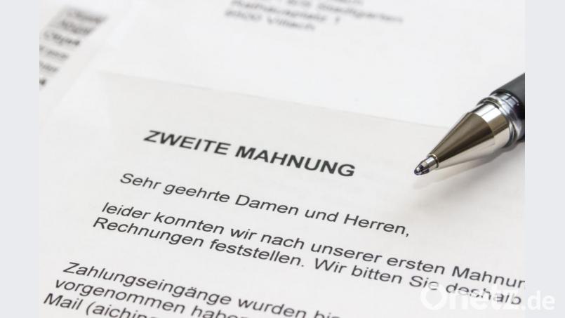 Gerade bei jungen Menschen unter 25 Jahren hat eine starke Zunahme der Verschuldung stattgefunden. Verbunden mit einer gewissen Gleichgültigkeit gegenüber Rechnungen und Mahnungen. Bild:  stockpics – adobe.com