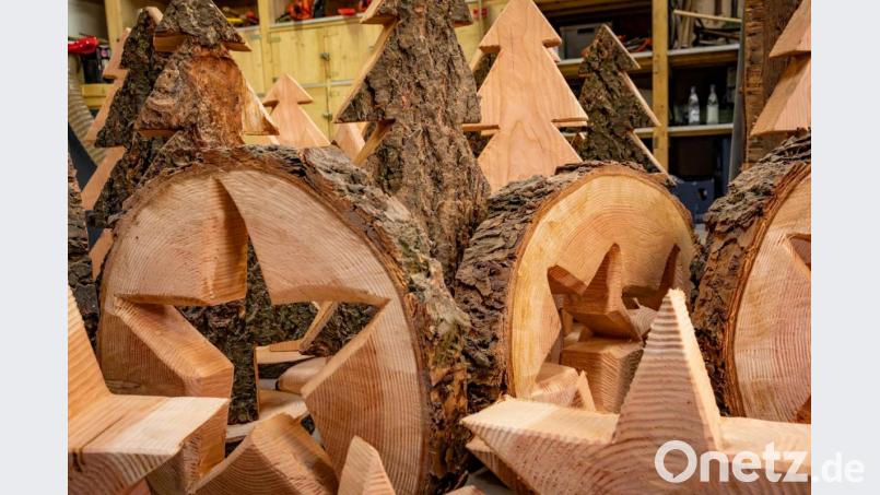 Baumfiguren aus der Weihnachtswerkstatt der Bayerischen Staatsforsten. Bild: Martin Hertel/exb