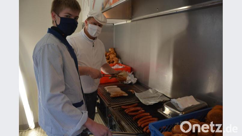 Grillspezialitäten vom heimischen Metzger. Bild: jr