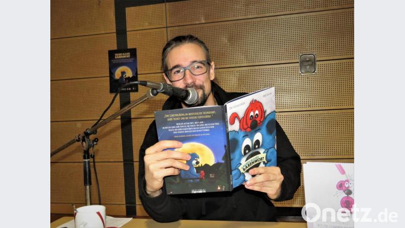 Andreas Fachtan, Sportlehrer für Selbstverteidigung aus Ebnath, hat ein ausgesprochen liebenswertes Kinderbuch geschrieben und konnte damit die Grundschulkinder begeistern. Auch die Illustrationen stammen aus seiner Feder. Bild: ubb