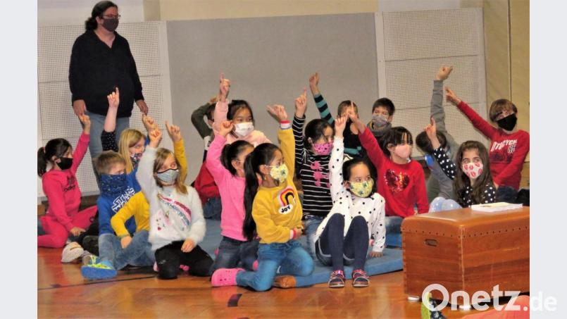 Wer hat schon einmal eine Pizza zum Frühstück gegessen? Auf diese Frage des Autors flogen die Finger hoch. Bild: ubb