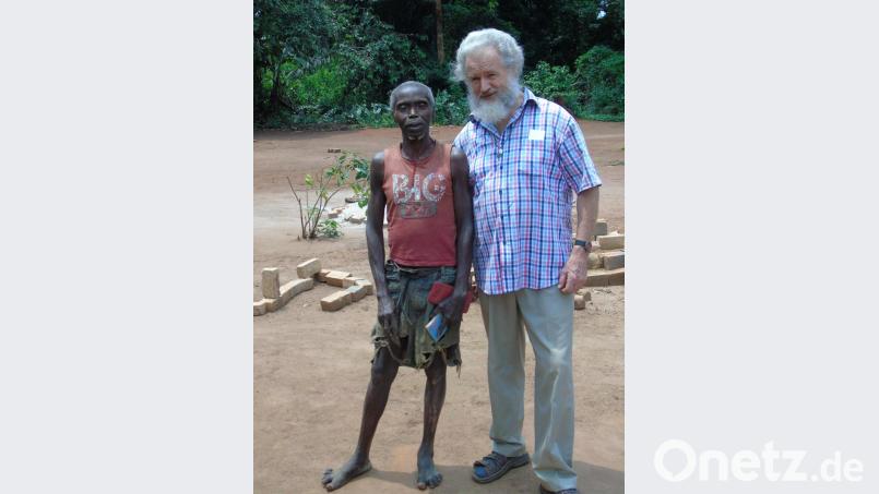 Seit 49 Jahren wirkt der Augustinerpater Ferdinand im Kongo/Afrika. In dieser Zeit haben sich die Lebensverhältnisse der Einheimischen sehr verbessert. Bild: gi