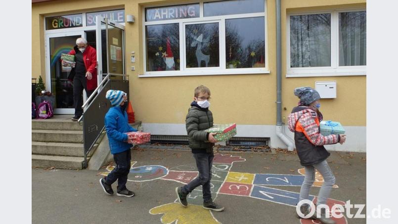Die Kinder der Grundschule Mähring haben wieder bei der Aktion „Geschenk mit Herz“ mitgemacht. Bild: Grundschule Mähring/exb