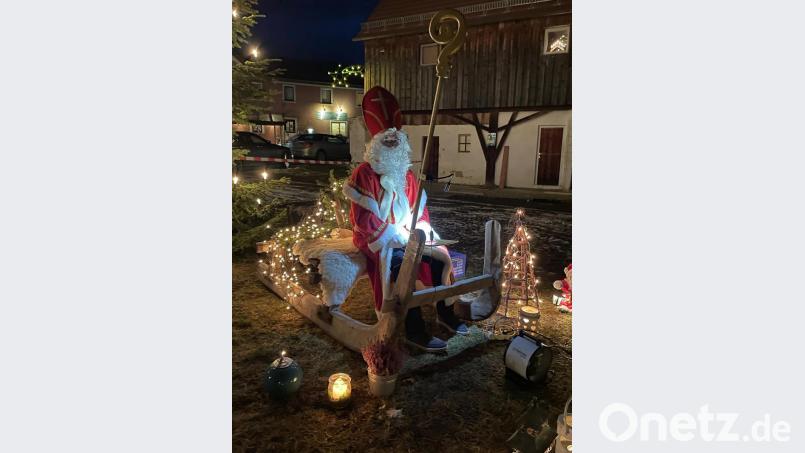In den Abendstunden wirkte die Szene mit Sankt Nikolaus auf seinem Schlitten besonders anheimelnd. Bild: wro
