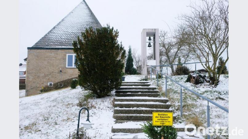 Das Betreten des Grundstücks der evangelischen Johanneskirche ist Besuchern derzeit wegen Bodenabsenkungen untersagt. Ein Sachverständigen-Gutachten soll nun Aufschluss über Sanierungsmaßnahmen bringen. Bild: do