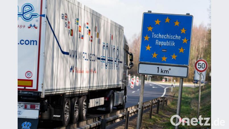 Der kleine Grenzverkehr zwischen den deutlich stärker betroffenen Ländern Tschechien und Österreich, könnte zur Verbreitung des Coronavirus in Bayern beigetragen haben. Bild: Nicolas Armer/dpa
