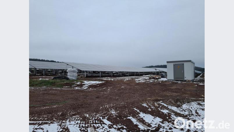 Bei Riggau stehen schon die PV-Module. Der Solarpark wurde schnell umgesetzt. Bild: sne