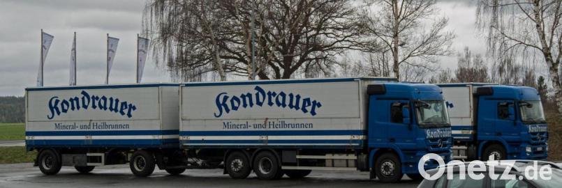 Der Quellenpark des Kondrauer Mineralbrunnens wird auch &quot;Bad Kondrau&quot; genannt. Im Bild ein Lkw mit dem markanten Logo auf dem Betriebsgelände vor den Toren Waldsassens. Archivbild: tr