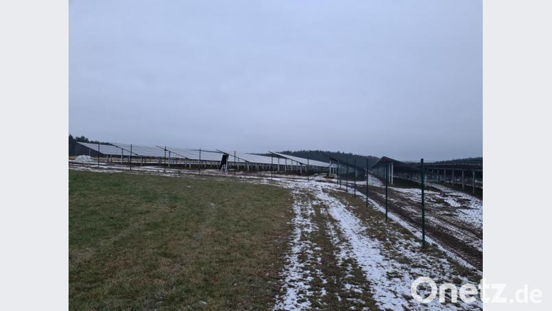 Bei Riggau stehen schon die PV-Module. Der Solarpark wurde schnell umgesetzt. Bild: sne
