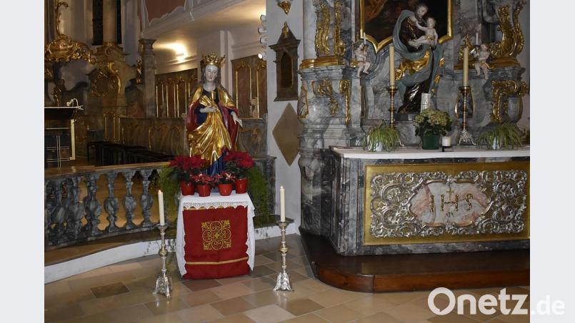 Die Bergleute dürfen den Gedenktag ihrer Schutzpatronin nicht in gewohnter Weise begehen, aber die Statue der Heiligen Barbara nahm am Wochenende ihren Platz in der Auerbacher Pfarrkirche St. Johannes der Täufer ein. Bild: sck