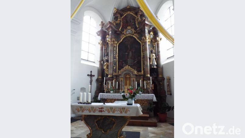 Hochaltar mit dem Bildnis des Hl. Nikolaus von Myra und Szenen aus seinem Leben. Bild: e