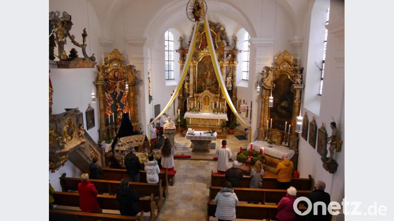 Mit einem Gottesdienst wird die Pfarrkirche St. Nikolaus in Theuern nach Abschluss von Teil zwei der Sanierung wiedereröffnet. Bild: e