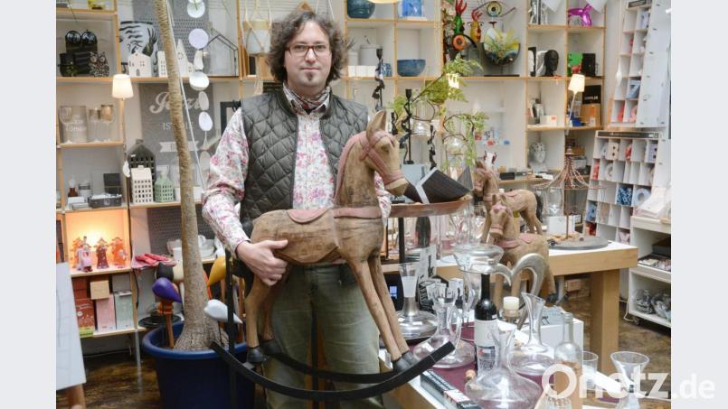 Gerade in der Cornonakrise ist der Weidener Einzelhandel auf die Umsätze des Weihnachtsgeschäftes angewiesen, betont Tobias Sonna. Bild: Gabi Schönberger