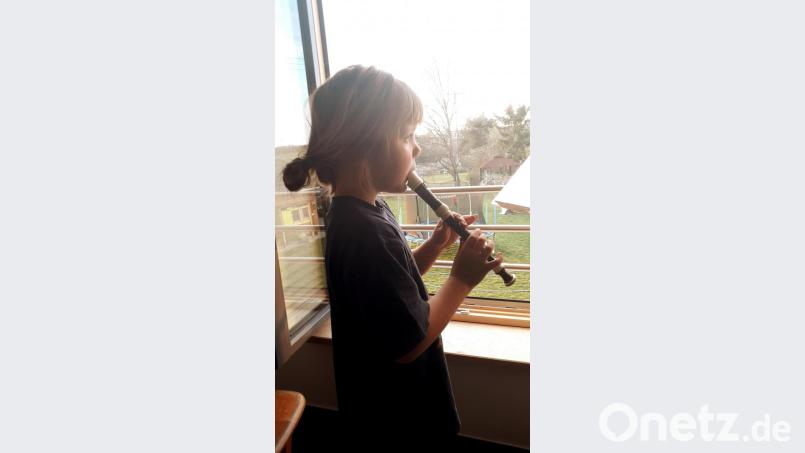 Große und kleine Musiker spielen in Mantel jeden Abend zum Trost in der Coronakrise. Bild: sei