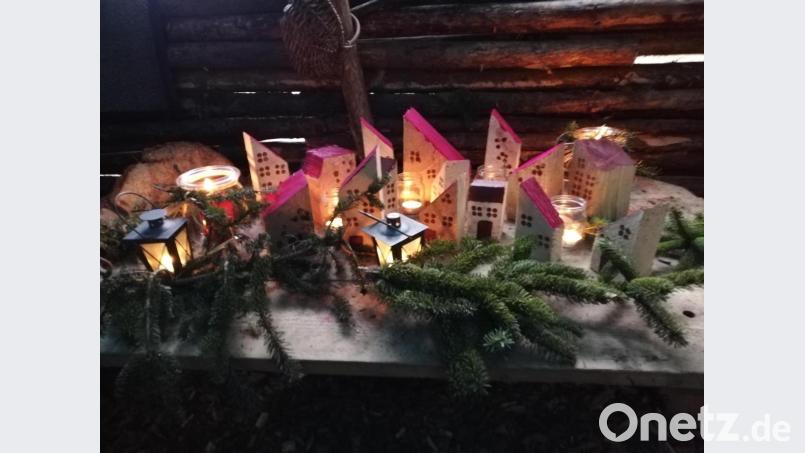 Basteleien aus dem, was die Natur bietet. Die Wurzelzwerge lassen einen schönen Zauberwald entstehen. . Bild: ld