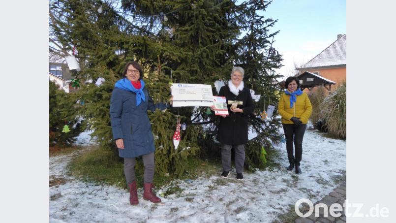 Der Frauenbund unterstützt die Kinderkrebshilfe. Das Geld stammt aus dem Erlös des Weihnachtsmarktes im Jahr 2019. Bild: di