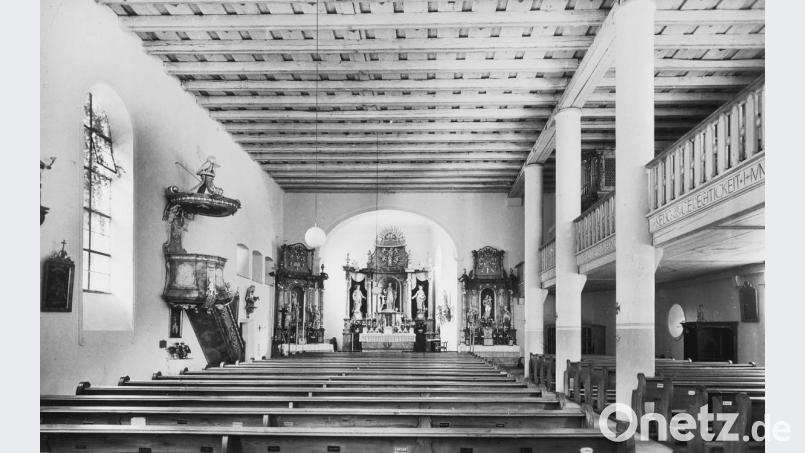 Die Pfarrkirche St. Ägidius in den 1960er Jahren. In Schmidmühlen sind viele emotionale Erinnerungen mit der Kirche verbunden. Bild: Archiv Markt Schmidmühlen/Repro Josef Popp