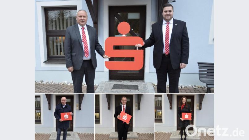 Johann Luschmann (links, obere Reihe) übergibt die Sparkassenfiliale Haselmühl an seinen Nachfolger Andreas Löw (rechts). Mit ihm freuten sich Bürgermeister Roland Strehl (links, untere Reihe) Vorstandsvorsitzender Dieter Meier (Mitte) und Marktbereichsleiterin Stephanie Graf (rechts). Bildmontage: Kathrin Schmidt/exb