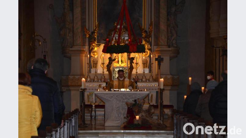 Dekan Alexander Hösl ging im Patroziniumsgottesdienst auf die Auserwählung Mariens als Mutter Gottes ein. Bild: dob
