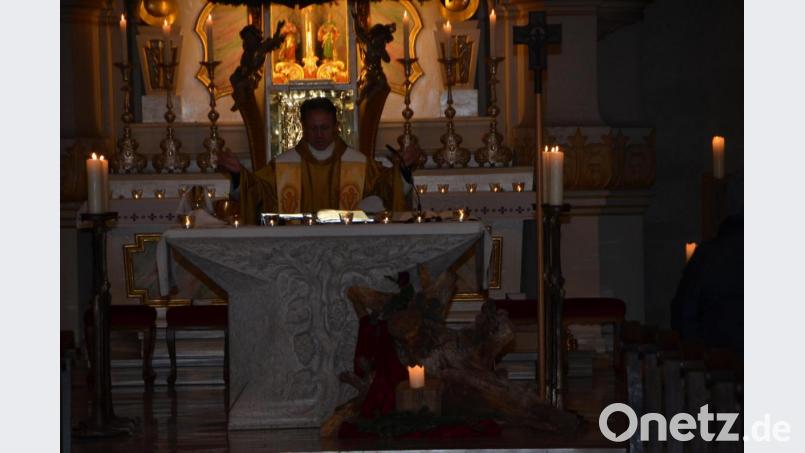Dekan Alexander Hösl ging im Patroziniumsgottesdienst auf die Auserwählung Mariens als Mutter Gottes ein. Bild: dob