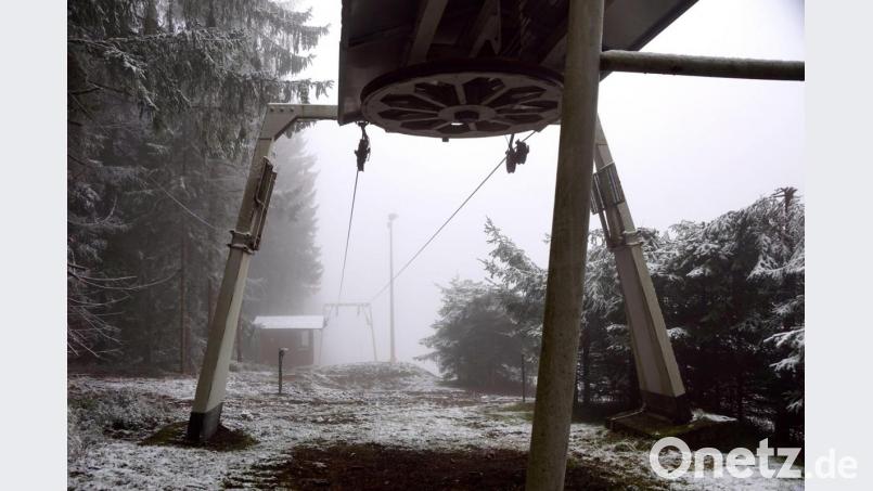 Tannenberglift Immenreuth: Ganz oben auf dem Gipfel des Tannenberges, am Ende des Liftes, verzaubert der erste Schnee die Landschaft. Bild: bkr