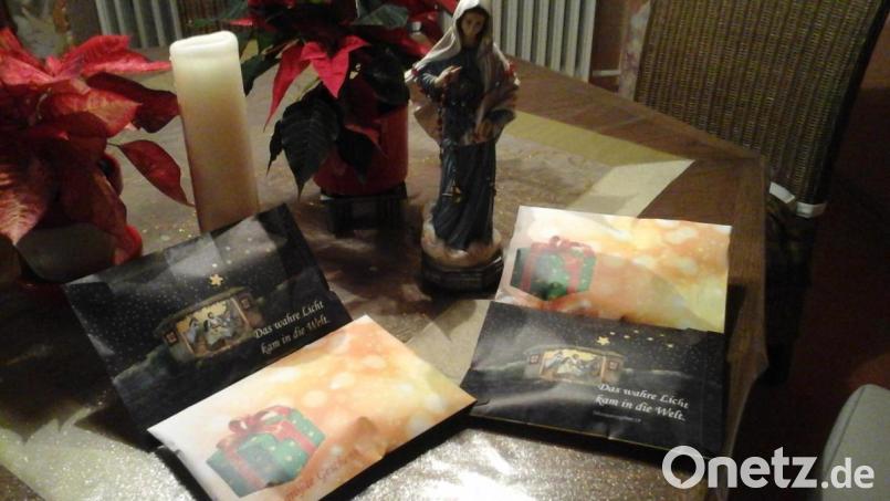 Mit Tagesabreißkalendern und Ansichtskarten von der Pfarrkirche wird die Pfarrcaritas ihre Wertschätzung gegenüber den alten und kranken Menschen in Waidhaus heuer zum Ausdruck bringen. Bild: fjo