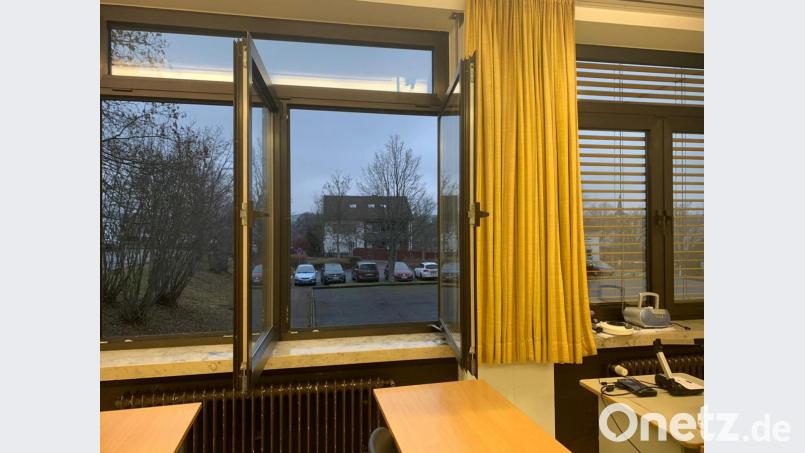 Fenster auf und lüften: die beste Methode gegen Viren in den Klassenzimmer. Das gehört auch für die Windischeschenbacher Schüler zum Alltag. Bild: Spreitzer/exb