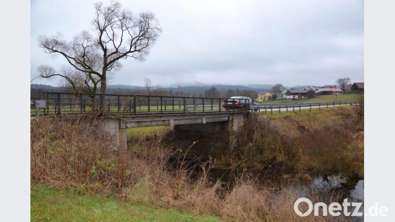 Der Ersatzneubau der Brücke über die Pfreimd zwischen Isgier und Lohma ist dringend erforderlich. Das Bauwerk befindet sich einem bedenklichen Zustand. Die Brücke dient auch als Zubringer zur Autobahn 9. Bild: gi