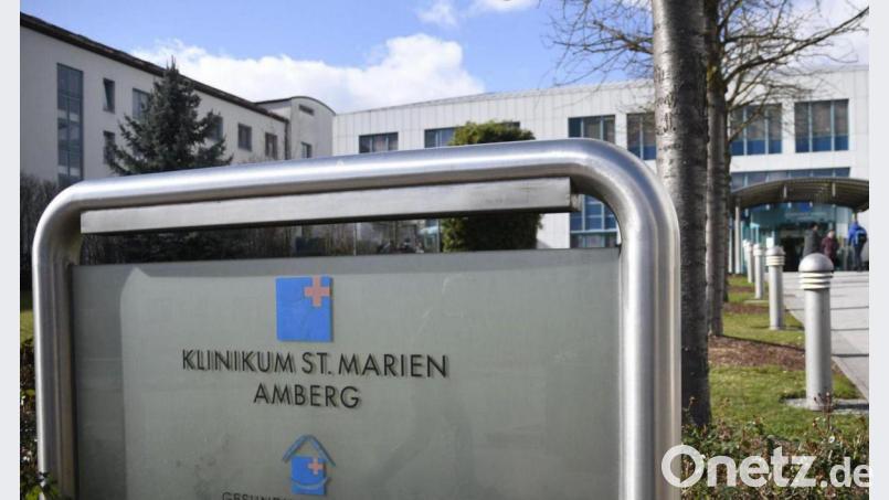 Im Klinikum St. Marien Amberg sind trotz weiterhin hoher Corona-Zahlen in der Region Besuche erlaubt. Aber nur mit Maske. Archivbild: Petra Hartl