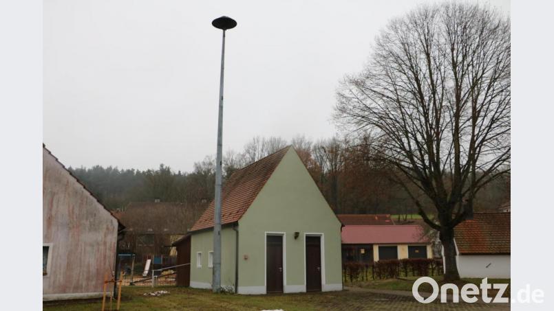 Auch das frühere Feuerwehrhaus (Mitte) in Weißenberg steht auf der Liste möglicher Mobilfunkmast-Standorte.. Bild: gru