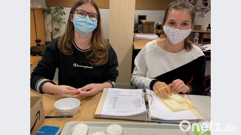 Die Schüler verzichteten bei der Herstellung der Seifen bewusst auf chemische Zusätze und Konservierungsstoffe. Bild: Mittelschule Waldsassen/exb