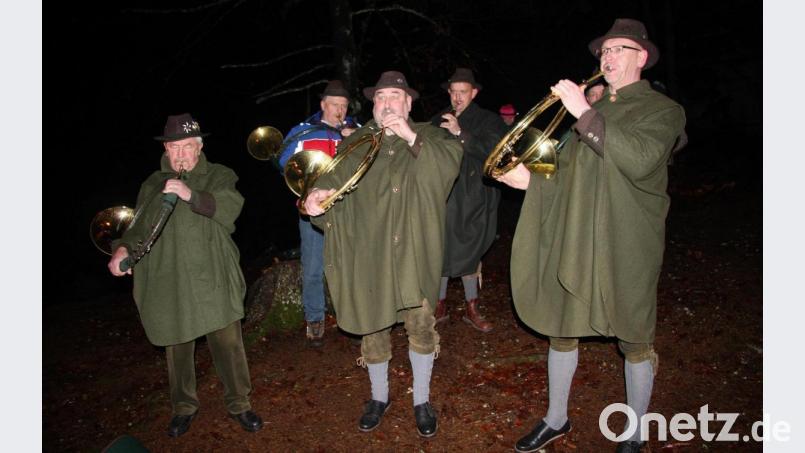 Im vorigen Jahr wurde die Waldweihnacht auch von der Waldhornbläsergruppe aus Waldsassen begleitet. Archivbild: wro