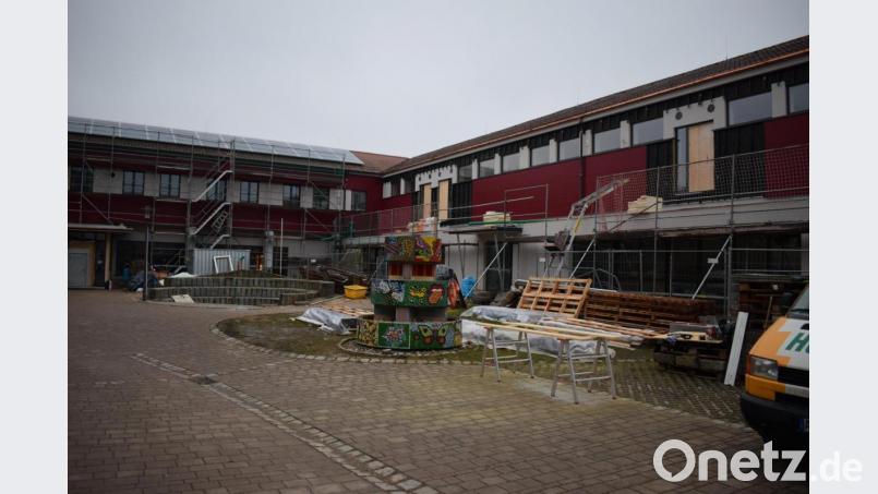 Die Generalsanierung der Grund- und Mittelschule ist noch immer voll im Gange. Nach der Fertigstellung soll auch das digitale Klassenzimmer realisiert sein. Bild: bnr