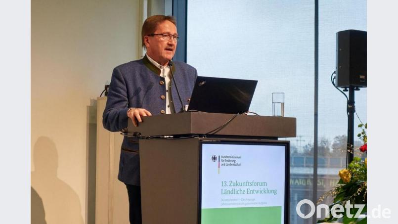 Hans Donko, Vorsitzender der Steinwald-Allianz, war in Berlin ein gefragter Referent. Bild: ckl