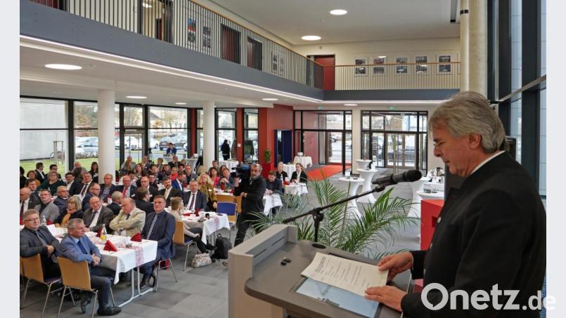 Regierungspräsident Axel Bartelt bei seiner Ansprache. Bild: tr