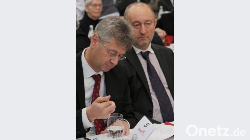 Kultusminister Michael Piazolo und Schulleiter Wolfgang Eckstein (von links). Bild: tr