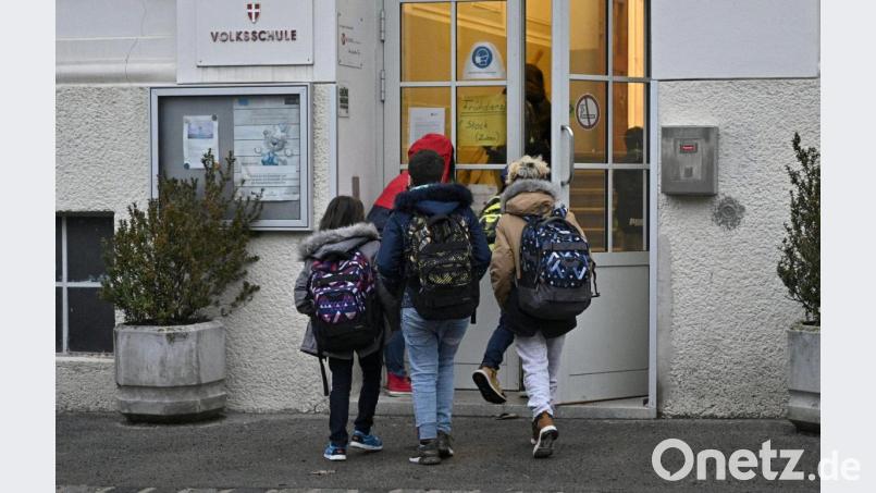 Aus die Maus. Ab Mittwoch machen die Schulen in Deutschland zu und gehen auf Distanzunterricht bevor die Ferien anfangen. Oberpfalz-Medien hat die Schulen und Kindergärten im Landkreis Schwandorf gefragt, wie sie sich vorbeireiten. Bild: Hans Punz/exb