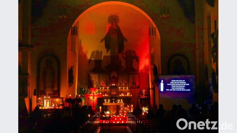 Die meditative Atmosphäre in der Pfarrkirche Friedenfels gefiel vielen Christen. Bild: bsc