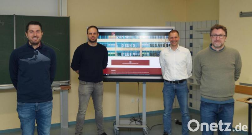 Die Fachbetreuer (von links) Eugen Staudinger, Michael Zimmerer, Ferdinand Stipberger und Christian-Rudolf Bauer freuten sich über die erneute Auszeichnung der Gregor-von-Scherr-Realschule. Bild: Christian Bauer